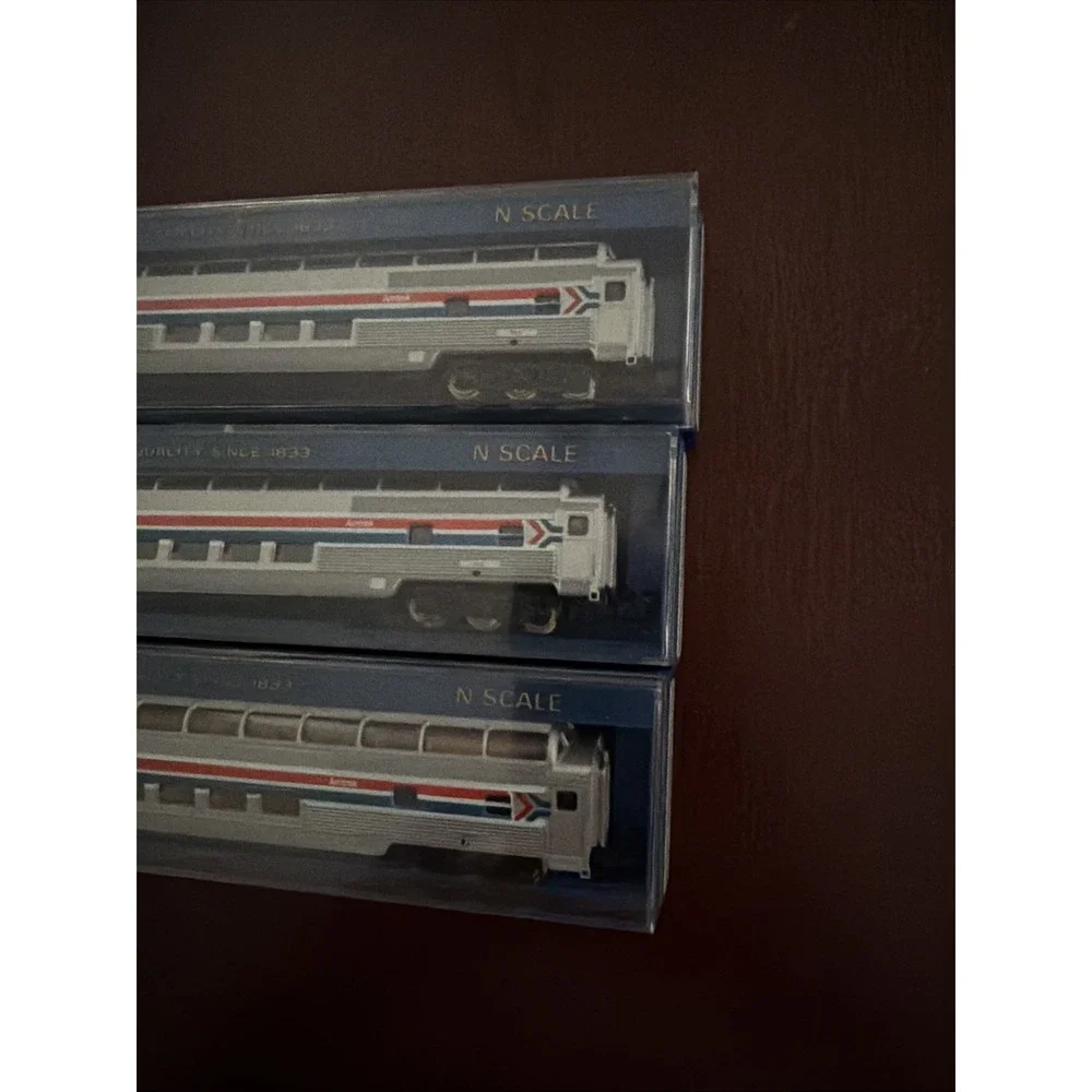 Bachmann N Scale Amtrak 3 Full Dome Passenger Cars # 53-1043-05 1 Diesel Engine
